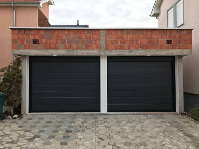 Garazhe te mbyllur me porta automatike tavanore Garazhe te mbyllur me porta automatike tavanore